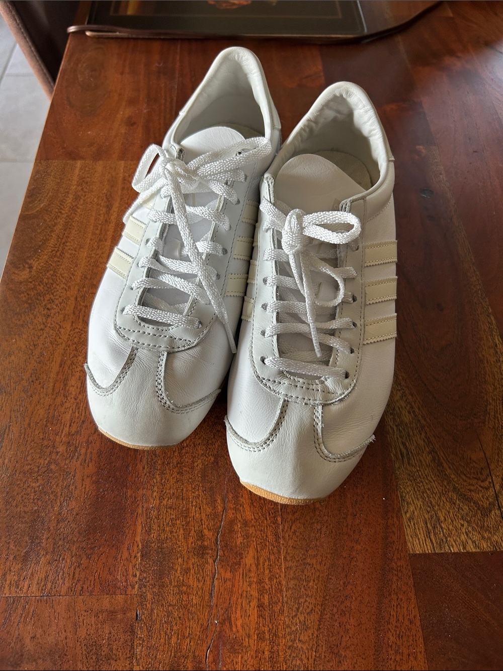 adidas Originals Country OG white/off white women’s size 9